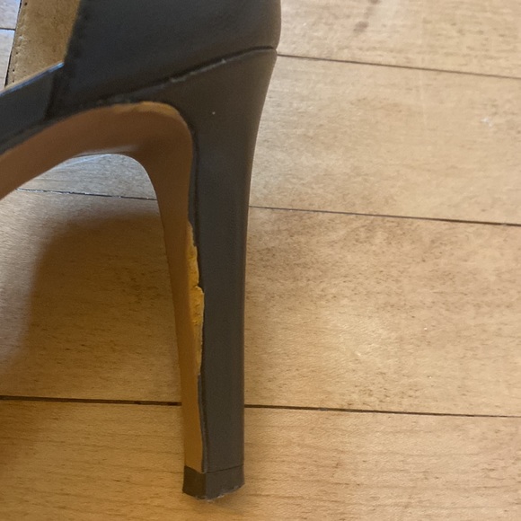 Nine West Bow Heel - Picture 4 of 7